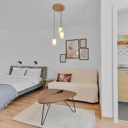 Serene Retreat - Beautifully Designed Studio Bucarest Esterno foto