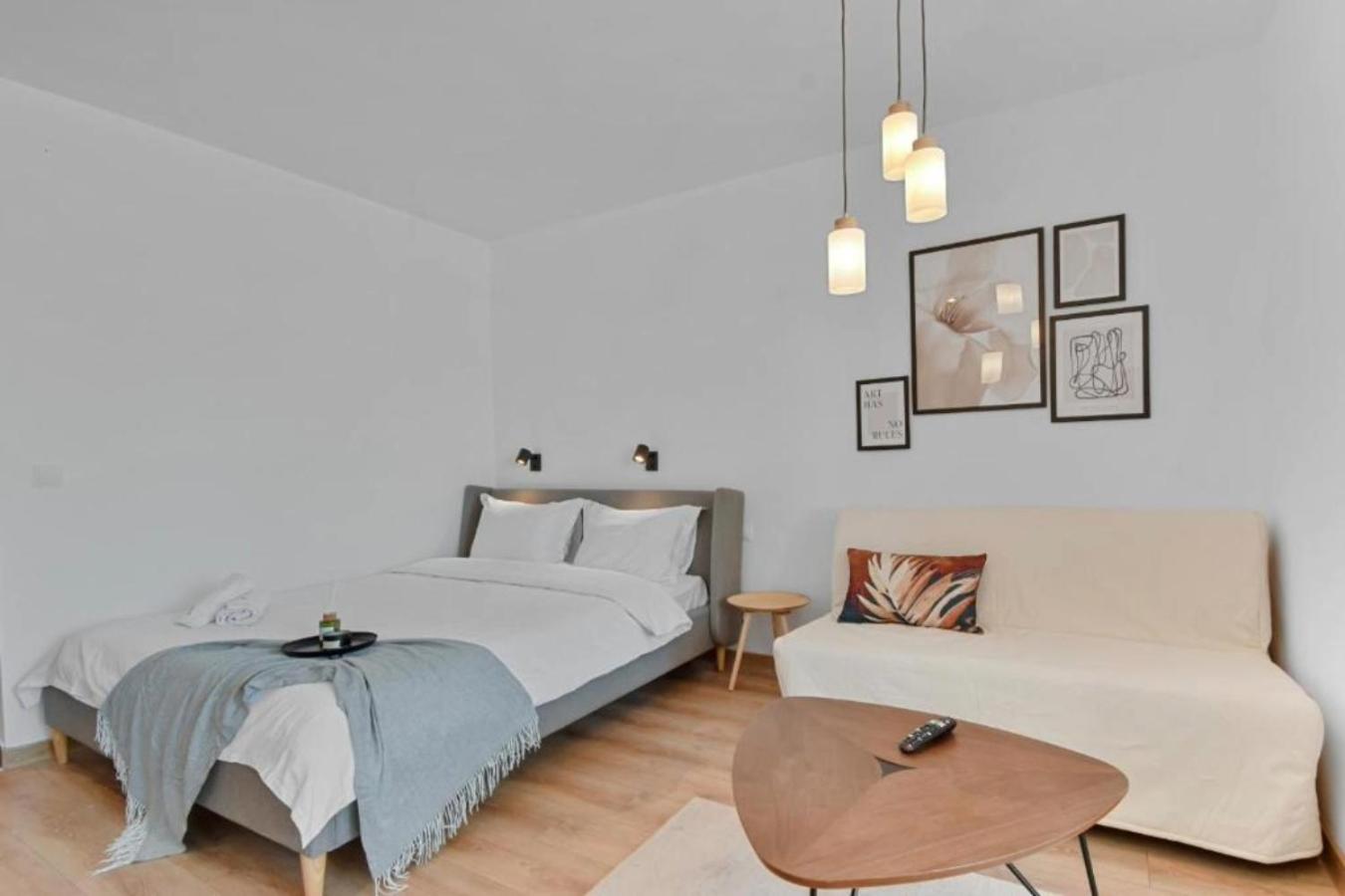 Serene Retreat - Beautifully Designed Studio Bucarest Esterno foto